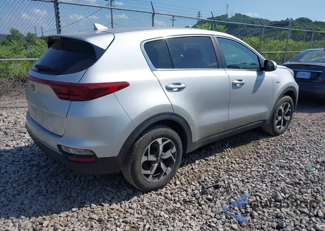 2020 Kia Sportage Lx z USA, uszkodzony, nr VIN KNDPMCAC5L7756576